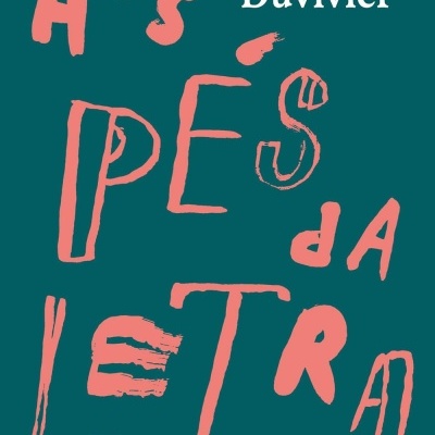 Capa de livro Aos pés da letra de Gregorio Duvivier em fundo verde