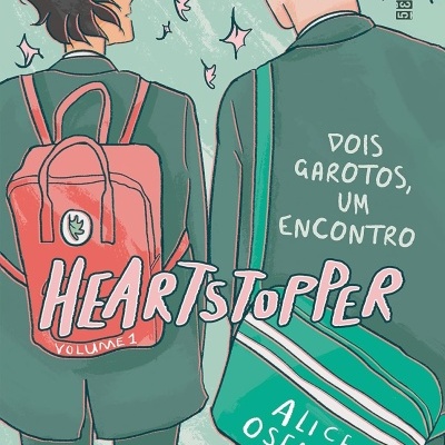 Capa de livro ilustrada com dois jovens de costas com mochilas e texto em português