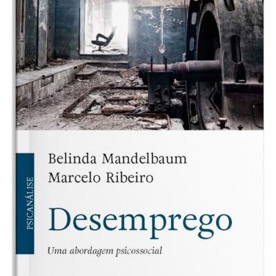 Capa do livro Desemprego com imagem de instalação industrial degradada e maquinaria enferrujada