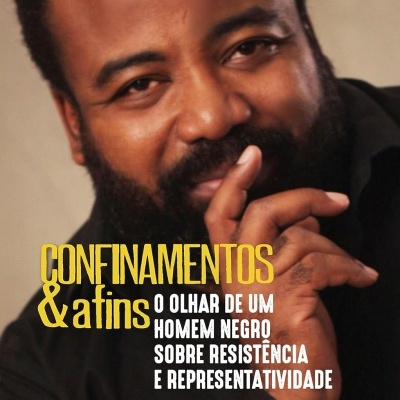 Capa de livro com homem negro e texto em cores amarelo, branco e azul sobre fundo neutro.