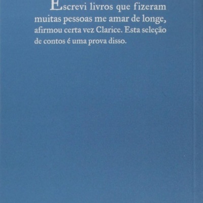 Capa traseira de livro azul com texto branco e código de barras