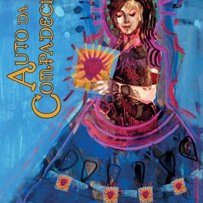 Capa de livro azul com ilustração colorida e texto AUTO DA COMPADECIDA e ARIANO SUASSUNA