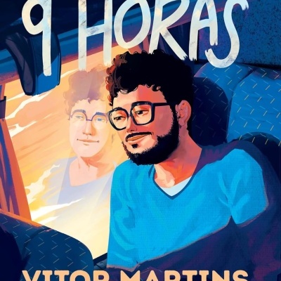 Capa de livro com jovem de óculos e título MAIS OU MENOS 9 HORAS