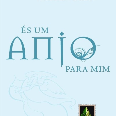 Capa de livro azul claro com título és um anjo para mim e selo Vozes