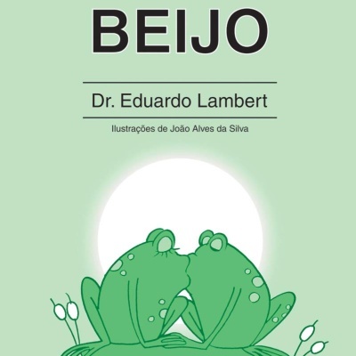 Capa de livro com duas rãs verdes a beijar-se num lírio sob a lua