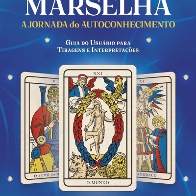 Livro sobre Tarô de Marselha com cartas na capa em fundo azul