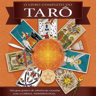 Capa de livro O Livro Completo do Tarô com cartas de tarô, espada, cálice, vela e símbolos esotéricos