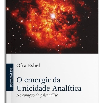 Capa de livro O emergir da Unicidade Analítica de Ofra Eshel com imagem de nebulosa vermelha sobre fundo branco