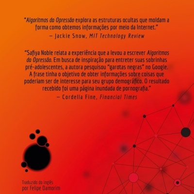 Contracapa de livro com texto em português sobre racismo na internet, fundo laranja e vermelho com padrões geométricos e código de barras.