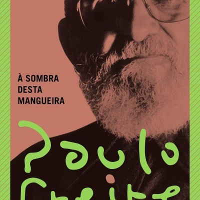 Capa de livro com foto de homem idoso e textos em verde e preto