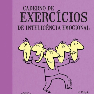 Livro lilás Caderno de Exercícios de Inteligência Emocional com ilustração de figura com várias cabeças expressando emoções