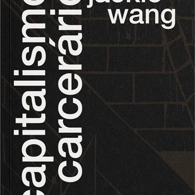 Capa de livro preta com títulos em branco