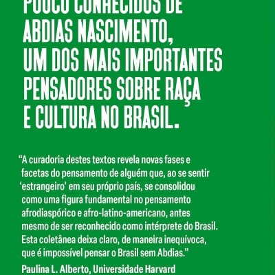 Livro verde com texto branco sobre Abdias Nascimento e código de barras