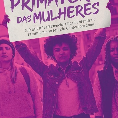 Capa do livro Primavera das Mulheres com título em roxo e três mulheres no fundo.