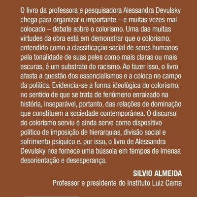 Contracapa de livro com texto em português, código de barras e logotipos de editoras