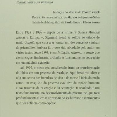 Parte de trás de livro com texto em português, fundo verde claro e código de barras
