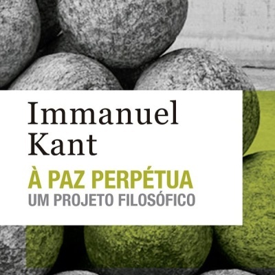 Capa de livro com bolas cinzentas e texto Immanuel Kant À PAZ PERPÉTUA UM PROJETO FILOSÓFICO