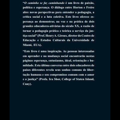 Capa traseira de livro azul escuro com texto em português, faixas vermelhas no topo, logo da Editora Vozes e código ISBN