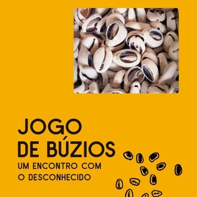 Capa de livro amarelo com texto e imagens de búzios
