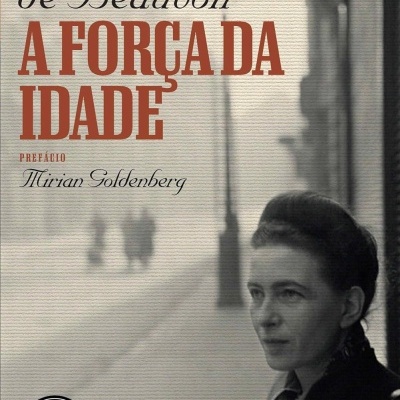 Capa do livro A Força da Idade de Simone de Beauvoir com selo Coleção Clássicos de Ouro.