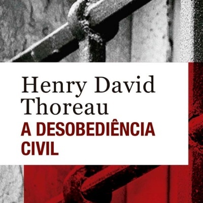 Capa do livro A Desobediência Civil de Henry David Thoreau com grade de ferro ao fundo