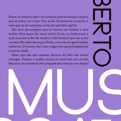 Capa de livro roxa com texto em português e nome do autor Alberto Mussa em branco