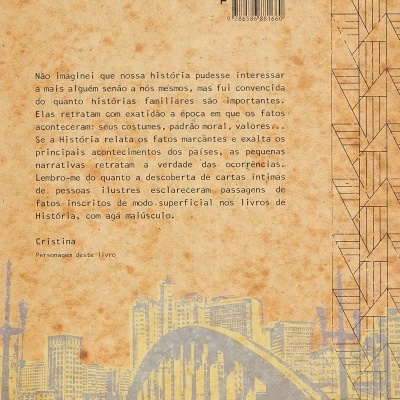 Verso de livro envelhecido com texto em português e ilustração urbana amarela e cinzenta