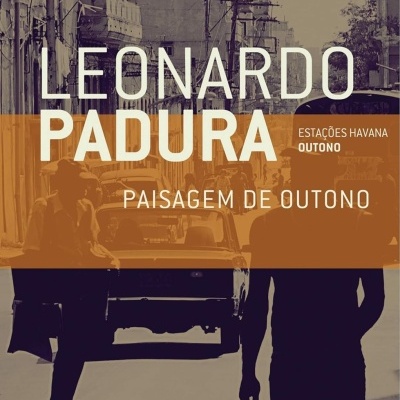 Capa de livro com texto e fotografia em sépia de rua com pessoas e carros