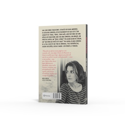 Livro de capa mole com texto e fotografia de mulher em preto e branco