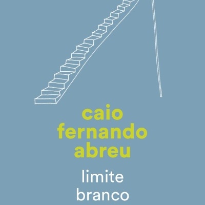 Capa de livro limite branco de Caio Fernando Abreu com escada desenhada branca em fundo azul.