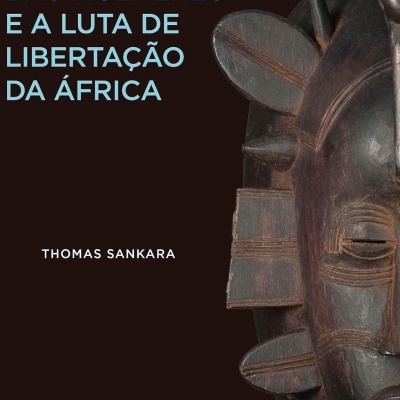 Capa de livro com título azul e máscara africana escura
