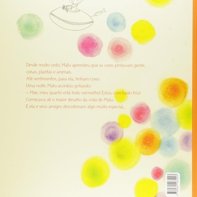Página de livro infantil com texto e ilustração a preto e branco de alienígena em disco voador, manchas coloridas de aquarela e logotipo da editora