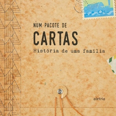 Capa de livro em papel castanho com texto e selos postais