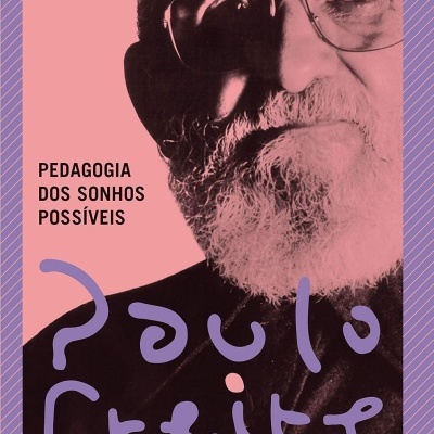 Capa de livro pedagógico com retrato de homem idoso e texto em português.