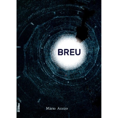 Capa de livro preto com círculo branco ao centro e texto BREU e autor Mário Araújo