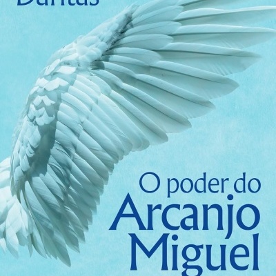 Capa de livro azul claro com asa de anjo branca e texto em azul e preto