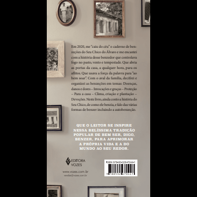 Contracapa de livro com texto em português e código de barras