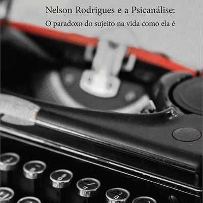 Capa de livro com imagem de máquina de escrever preta e texto em português.