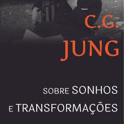 Livro com capa preta, foto a preto e branco de homem a fumar cachimbo e texto C.G. JUNG sobre sonhos e transformações.