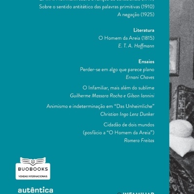 Parte traseira de livro azul com texto em português e logótipos da BUOBOOKS e autêntica.