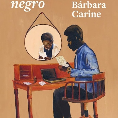 Capa do livro Querido estudante negro com ilustração de homem a ler carta sentado numa cadeira junto a uma secretária de madeira com espelho redondo na parede.