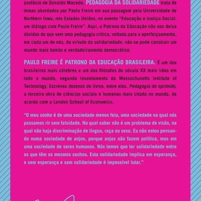 Capa rosa de livro com texto sobre Paulo Freire e código de barras.