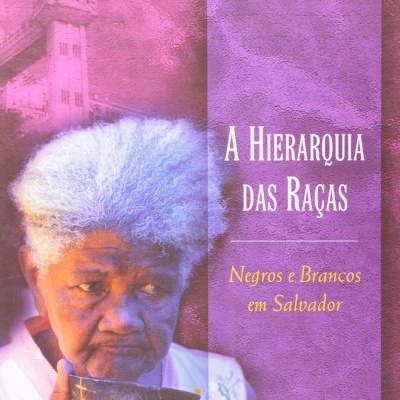 Capa de livro com uma mulher negra idosa e texto em roxo