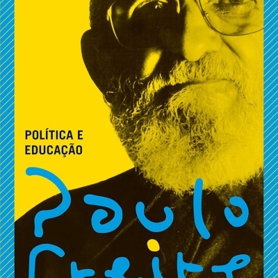 Capa de livro amarela e azul com retrato de homem e texto sobre Paulo Freire
