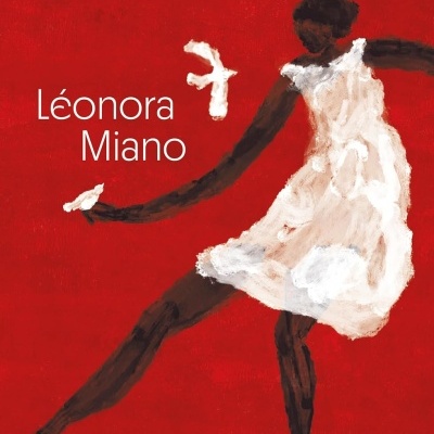 Capa de livro vermelho com título Stardust e figura feminina em vestido branco