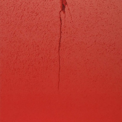 Capa vermelha texturizada de livro com título, autor e logo da editora.