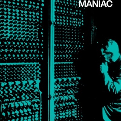 Capa de livro azul turquesa e preto com homem e painel de botões, texto benjamín labatut MANIAC