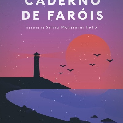 Capa de livro com farol, mar e pôr do sol em tons roxos, azuis e laranja