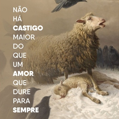 Capa de livro com ovelha, cordeiro e corvos em fundo cinzento com texto em branco