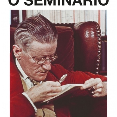 Capa do livro Jacques Lacan O SEMINÁRIO com foto de homem lendo com lupa
